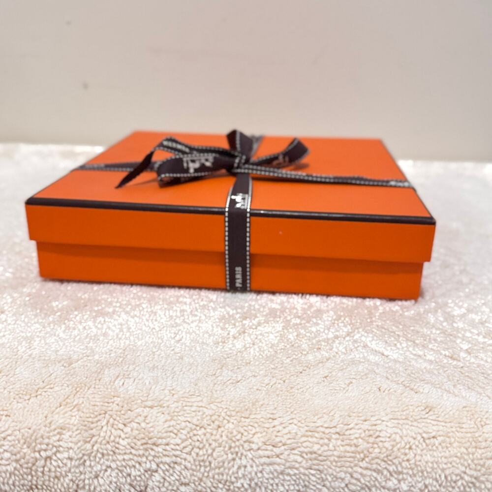 Hermès Paris Orange Square Gift Box w/ Ribbon Large Made in France 8" x 8" x 1" - Picture 2 of 8